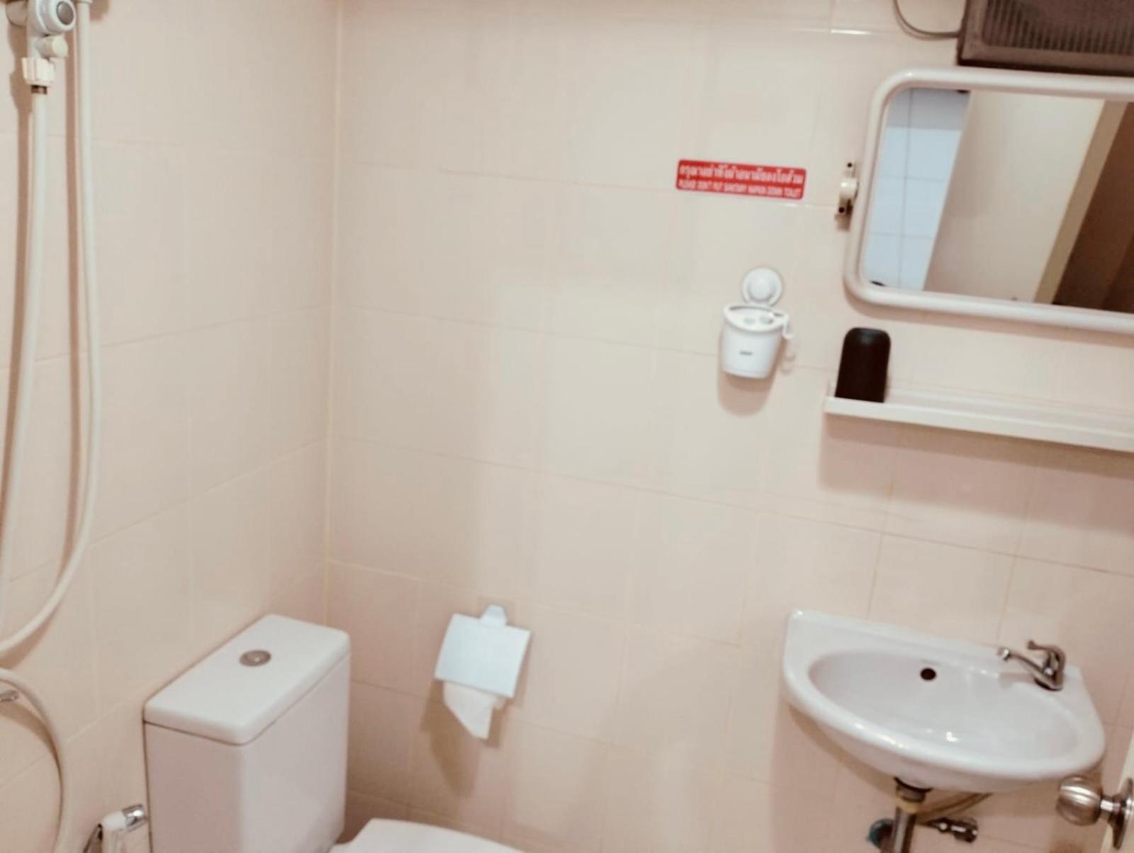 Ree House@soi Cowboy-asoke Bts-mrt Nhà khách Bangkok